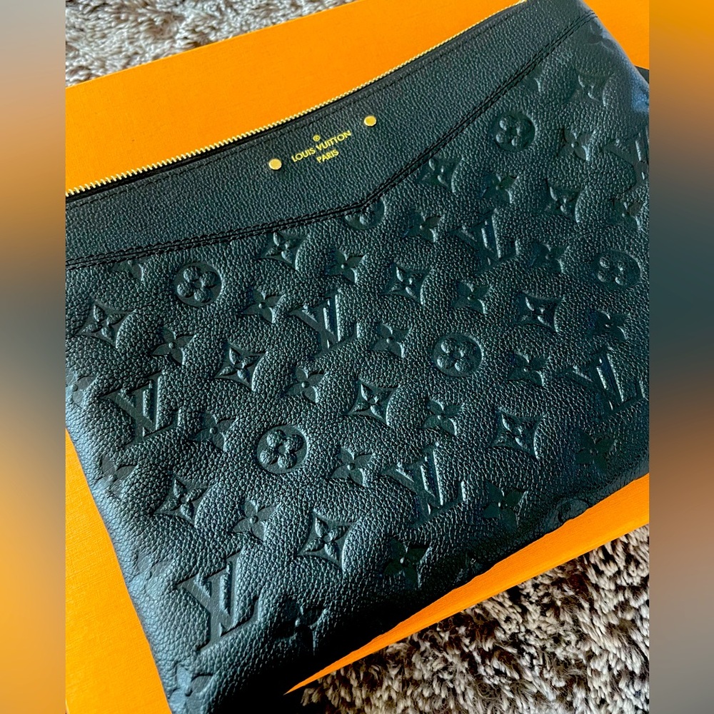 LOUIS VUITTON DAILY POUCH
